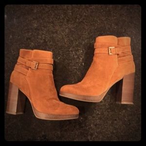 A NEW DAY BOOTIES SIZE 9.5 COGNAC BROWN SUEDE